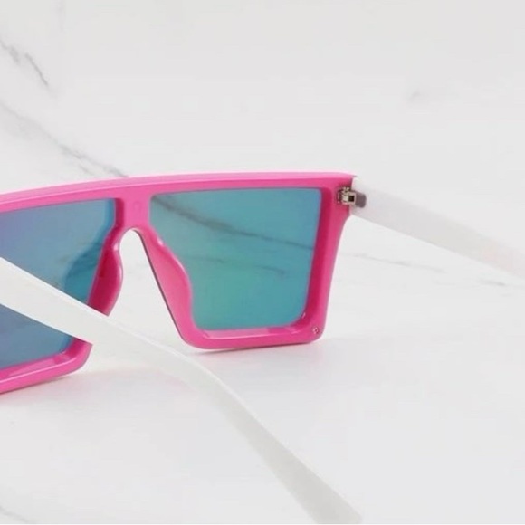 Holographic flat top sunglasses pink frame. - Picture 3 of 3